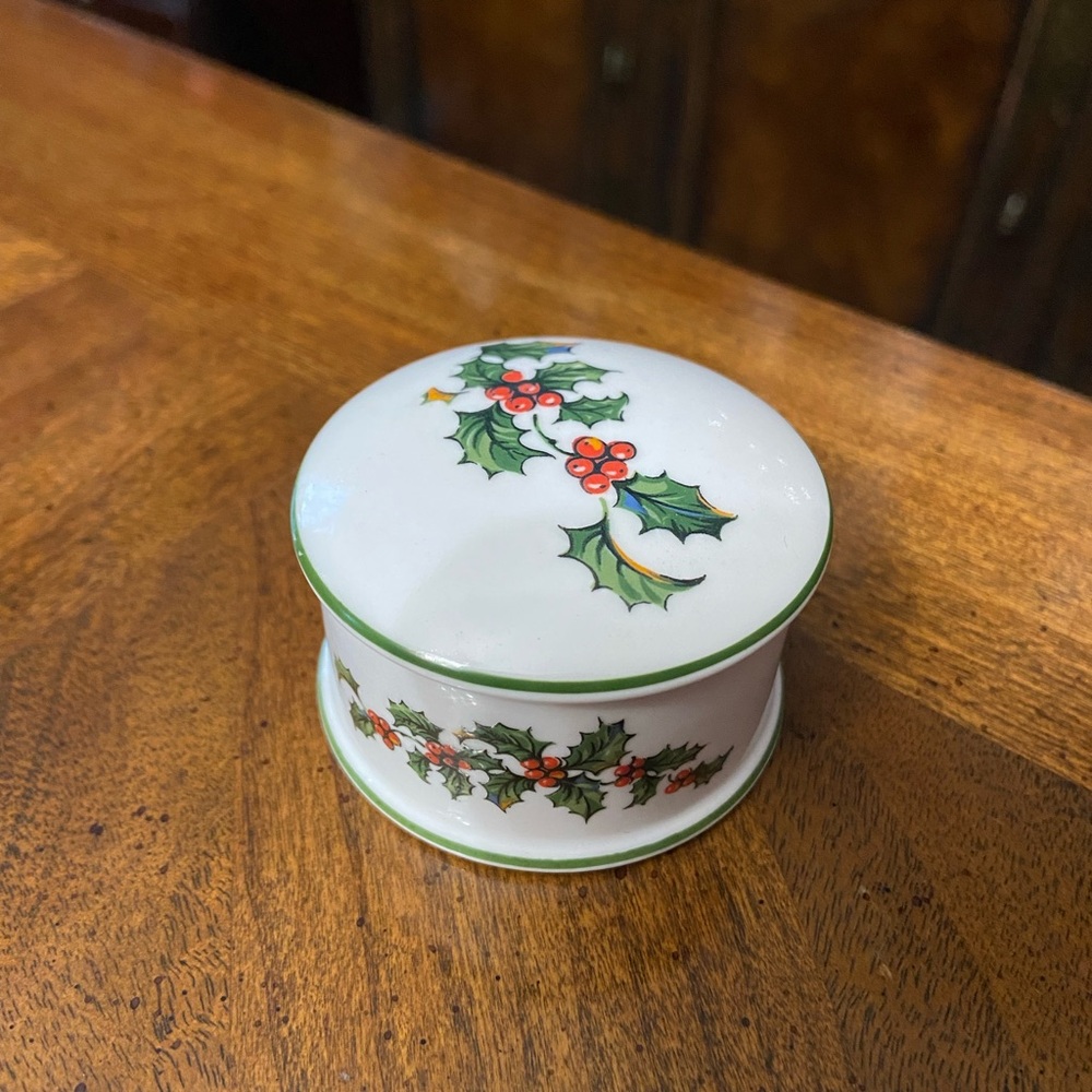 Antique Crown Staffordshire Holly Christmas Trinket Box